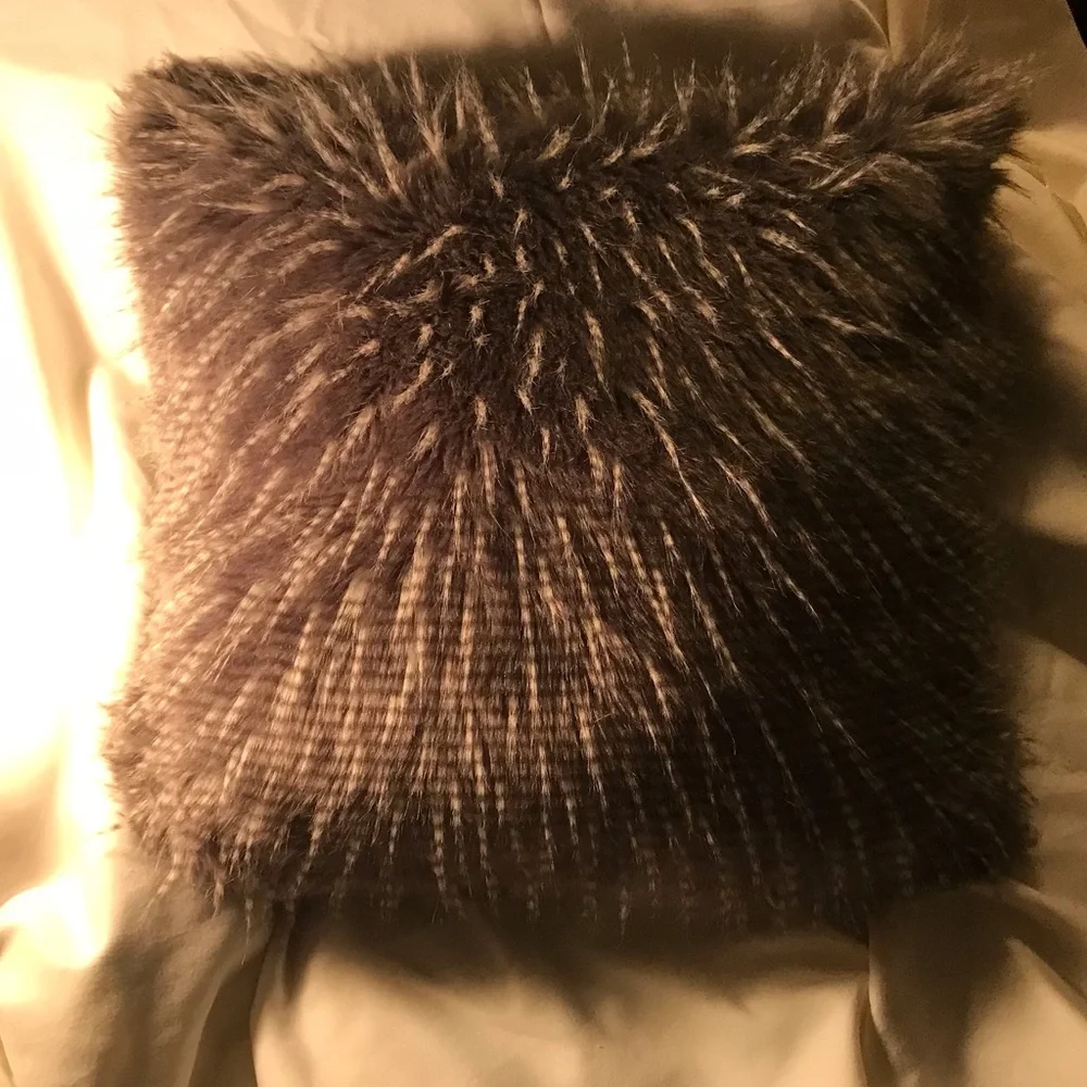 Z Gallerie gray white tipped large lush feather pillow feather/down insert
